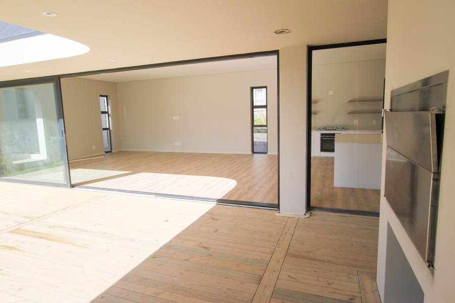 4 Bedroom Property for Sale in Baron View Western Cape